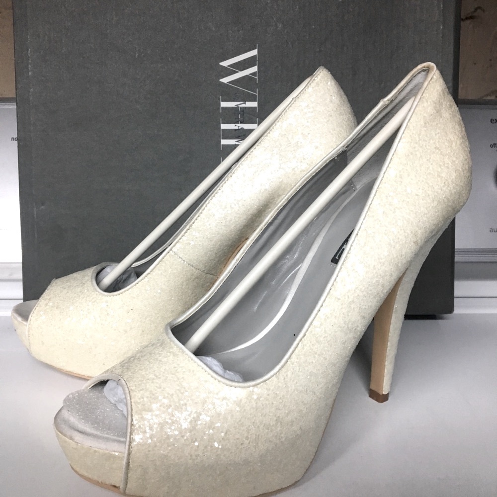 White by Vera Wang ivory colored peep toe heel